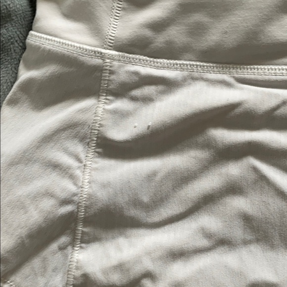 Lululemon white speed shorts sz 6 - Picture 5 of 7
